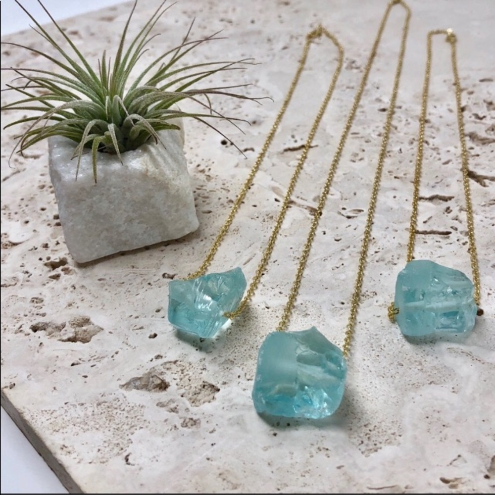 🌟Raw Aquamarine Crystal w 14K Gold Plated Chain🌟 - Picture 5 of 6